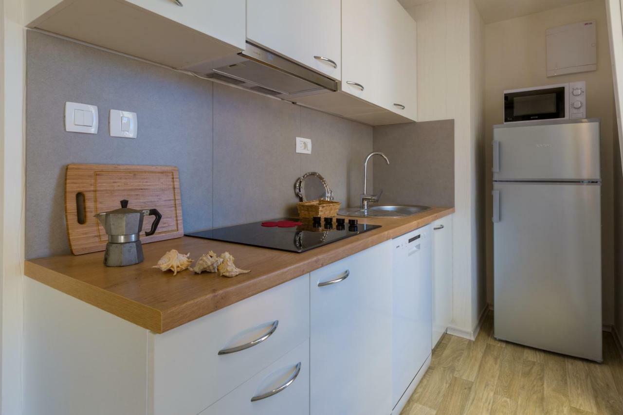 Mobile Homes Pine Tree Dobropoljana Bagian luar foto