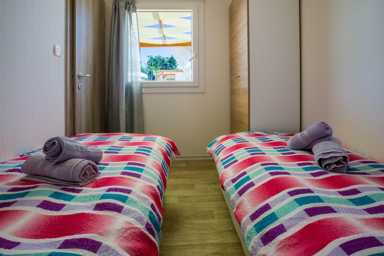 Mobile Homes Pine Tree Dobropoljana Bagian luar foto