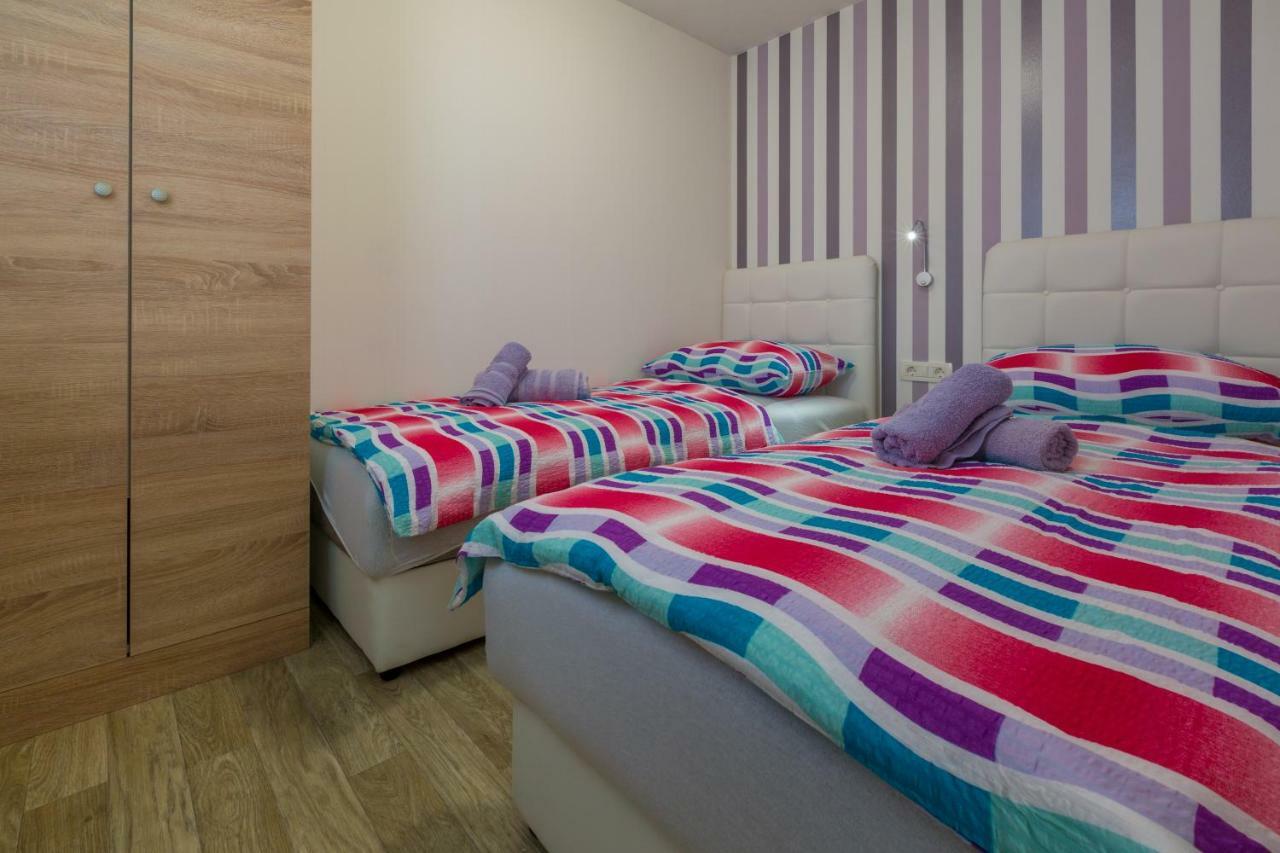 Mobile Homes Pine Tree Dobropoljana Bagian luar foto