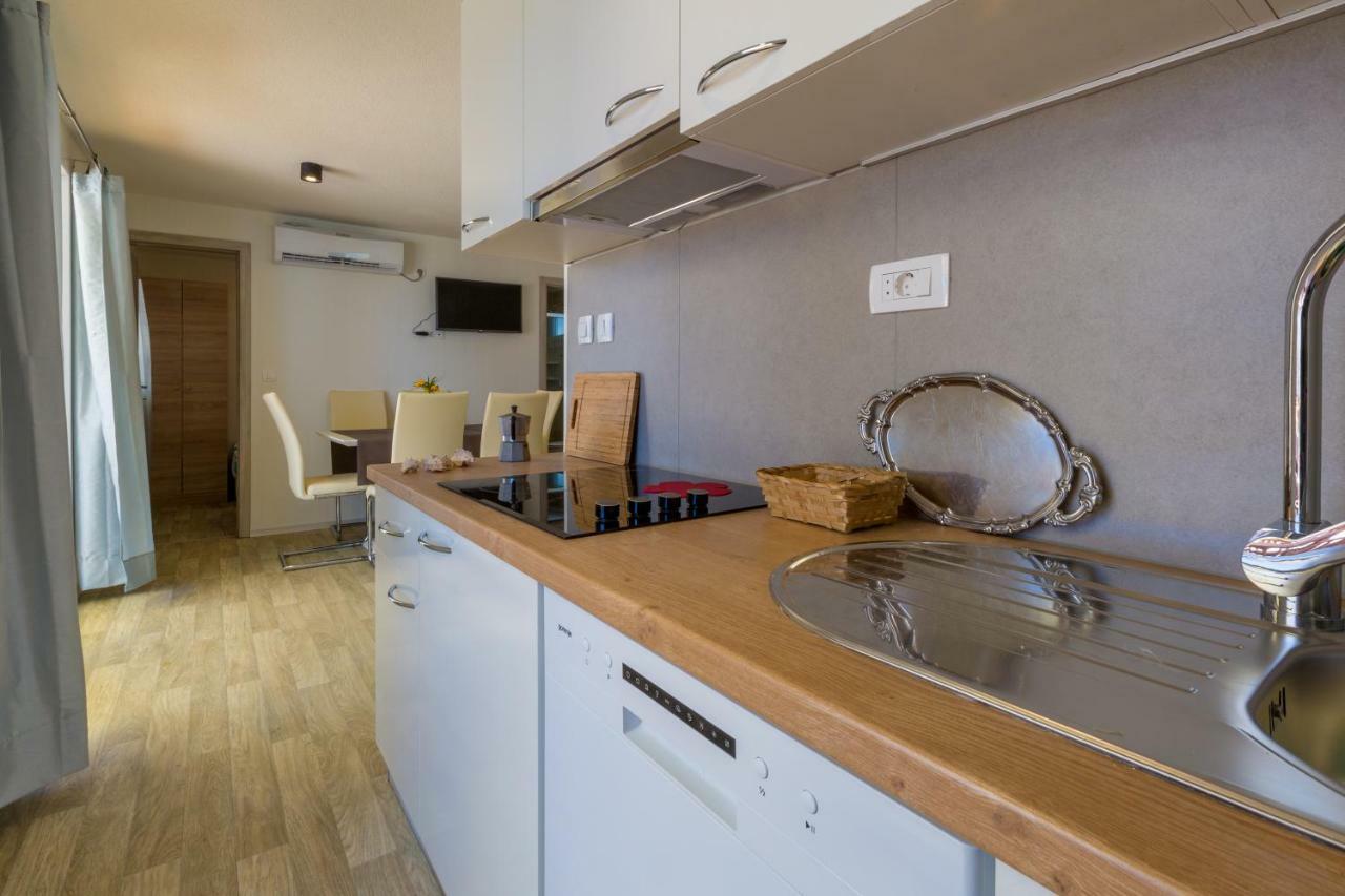 Mobile Homes Pine Tree Dobropoljana Bagian luar foto