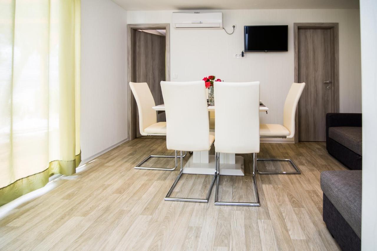 Mobile Homes Pine Tree Dobropoljana Bagian luar foto