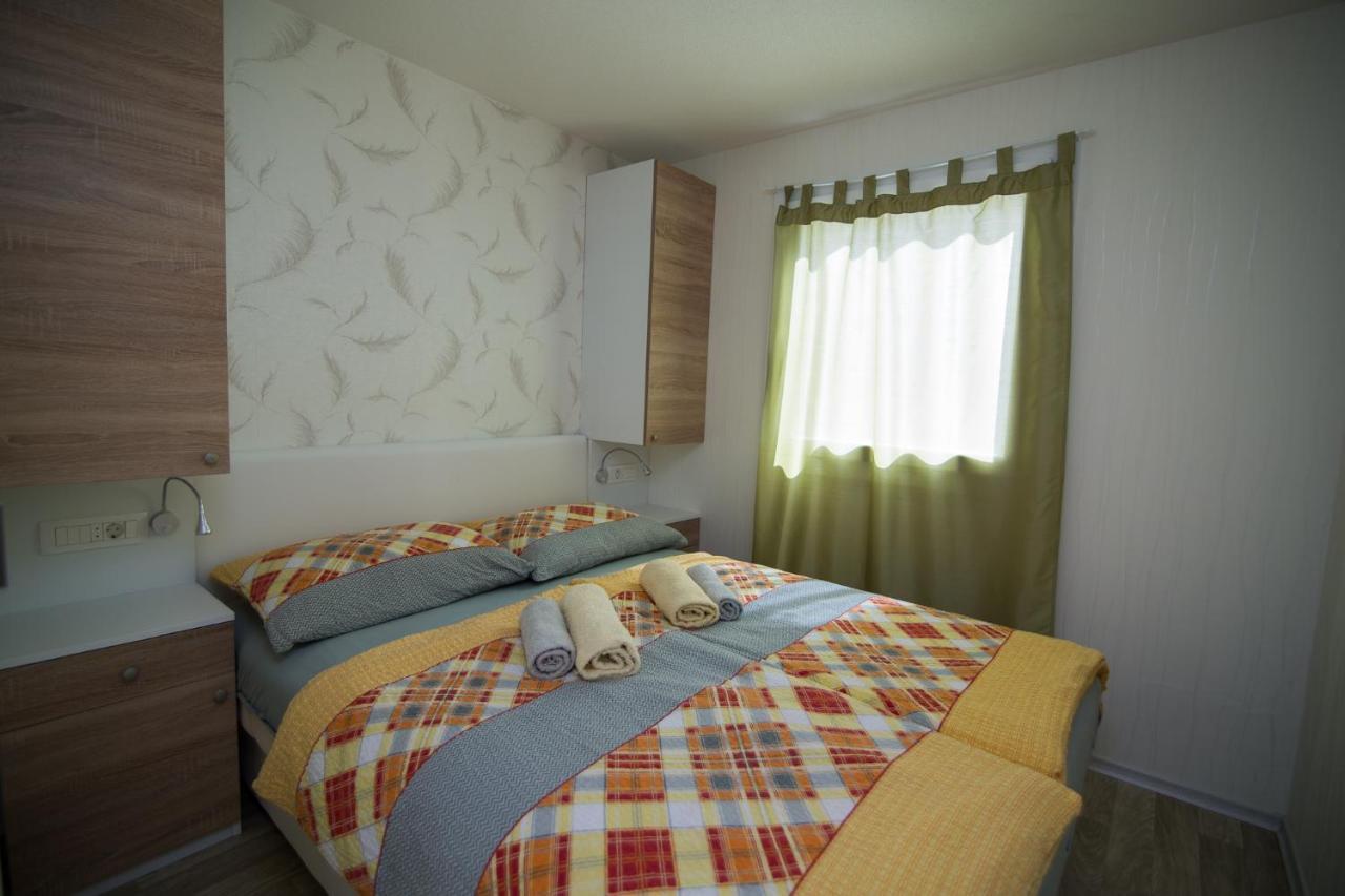 Mobile Homes Pine Tree Dobropoljana Bagian luar foto