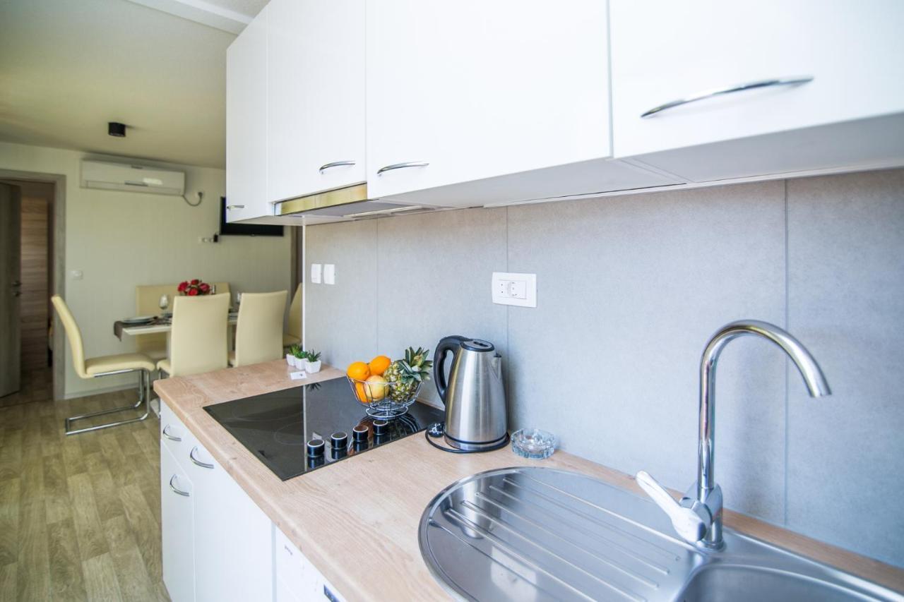 Mobile Homes Pine Tree Dobropoljana Bagian luar foto