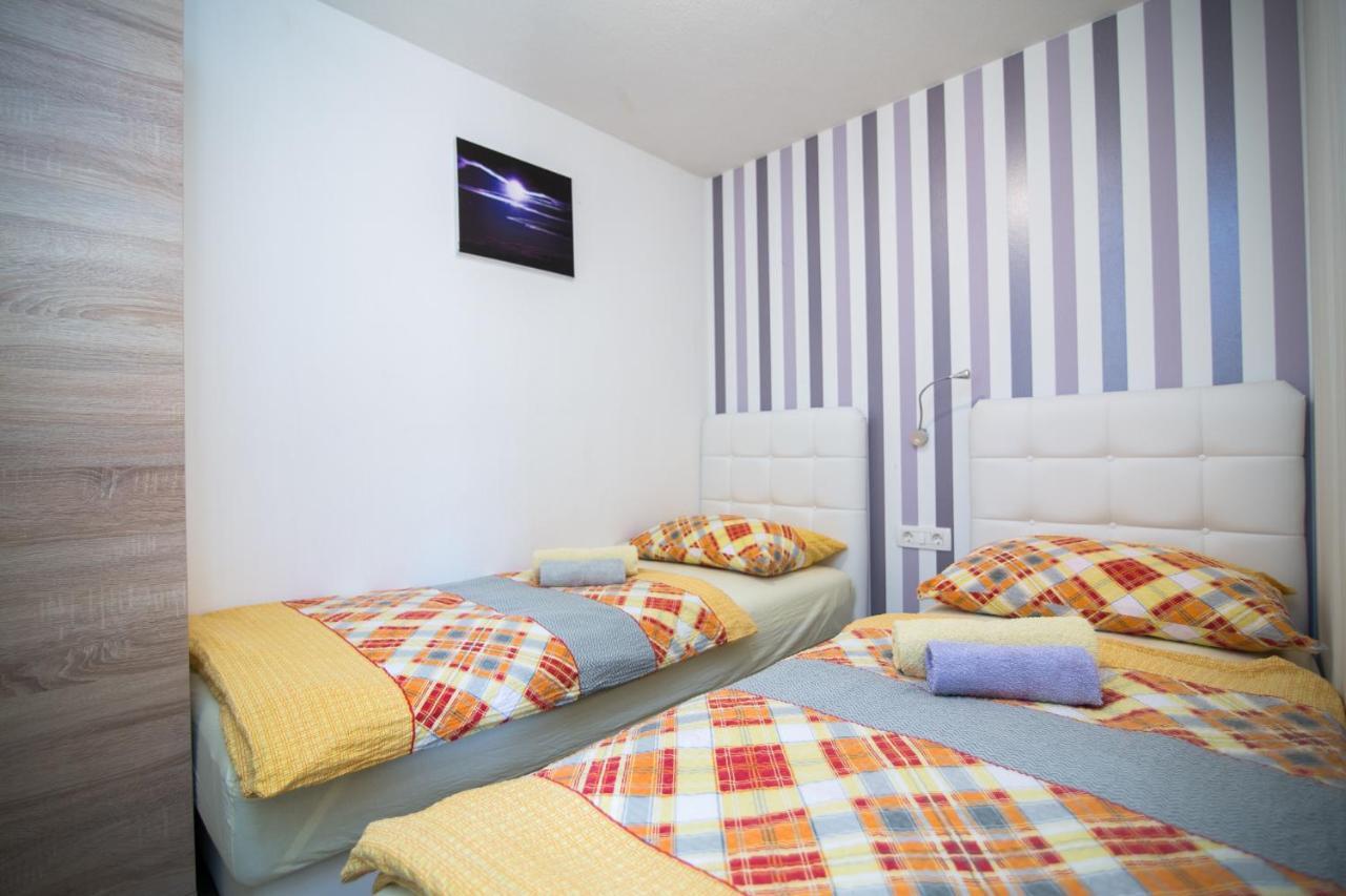 Mobile Homes Pine Tree Dobropoljana Bagian luar foto