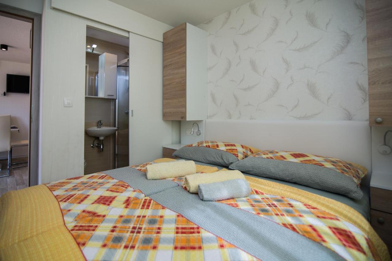Mobile Homes Pine Tree Dobropoljana Bagian luar foto